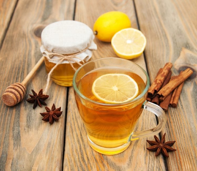 Getränke zum Abnehmen ausser Wasser mit Zimt und Honig für einen süßen Drink