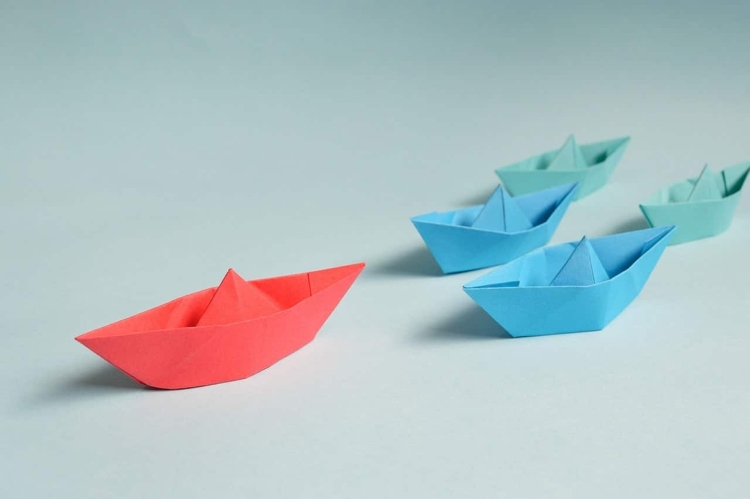 Kunsttherapie Ideen für Erwachsene bei Sorgen Origami Schiffe selber machen