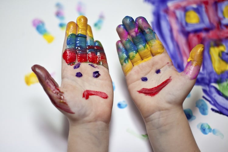 Kunsttherapie Ideen für Kinder mit den Fingern malen