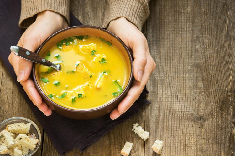 Leckere Winterrezepte für Suppen schmackhafte und sättigende Ideen für Mittagessen im Büro