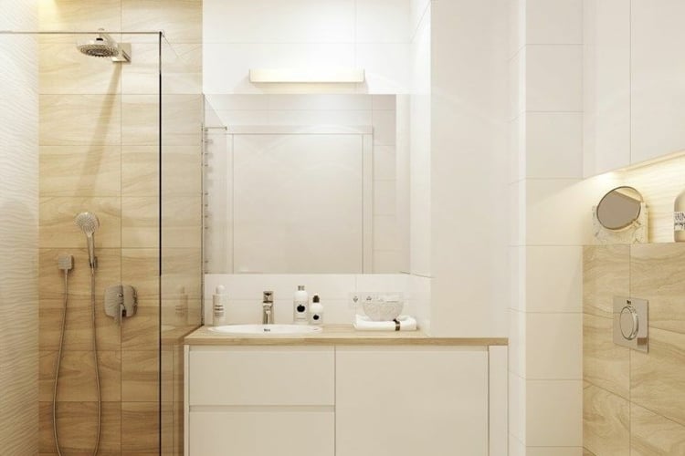 Offene, bodenebene Dusche und moderner Waschschrank in Weiß für ein schickes Gäste WC