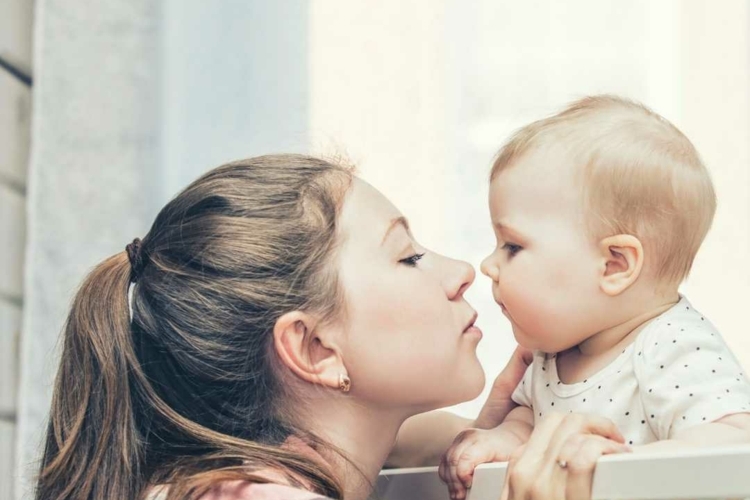 Baby schreien lassen Was dabei im Körper passiert & die Folgen