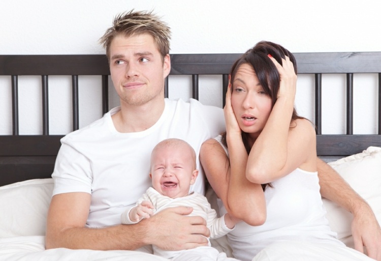 Schreiende Babys beruhigt man mit ruhigen und monotonen Maßnahmen