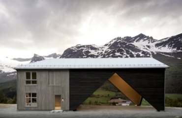 Skandinavisches Haus kombiniert Traditionelles mit Modernem
