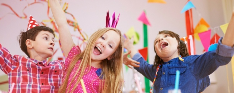 Spieleideen für den Karneval bei einer Party im Kindergarten, zu Hause oder in der Schule
