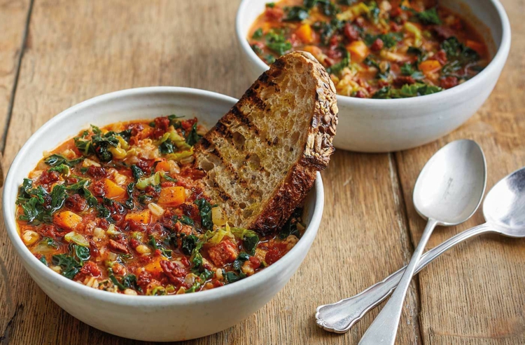 Stangensellerie zubereiten Rezept mit Selerie kochen Gemüsesuppe