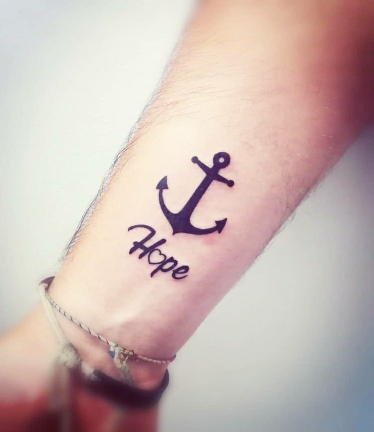 Tattoo Symbol Hoffnung kleine Tattoos für Frauen am Handgelenk