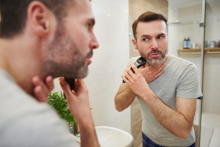 bartpflege für den mann mit bartschneider oder trimmer