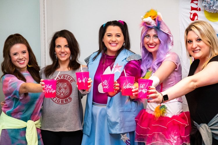  Ideen für Frauen inspiriert von der Mode in Neonfarben zum Geburtstag Mottoparty organisieren