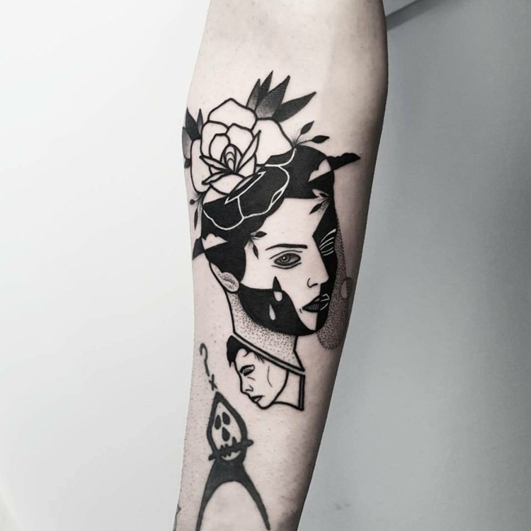 Blackwork Tattoo Ideenn Tätowierung Unterarm Frauen kleinn