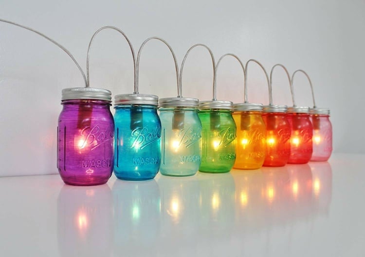 Bunte Lichter als Faschingsdekoration - Farbige Gläser verwenden oder bunte Lichterkette