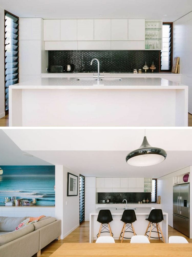 Küchenrückwand weiße Küche im Kontrast mit sechseckigen Mosaik-Fliesen