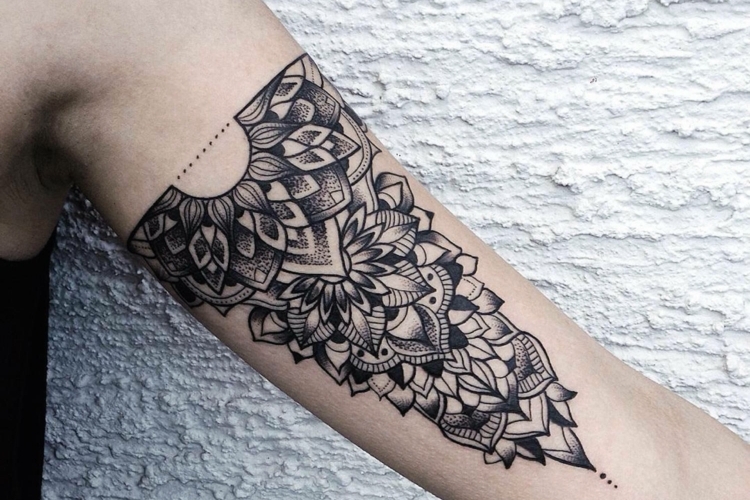 Mandala Tattoo Frauen Oberarm Tattootrends 2020-resized