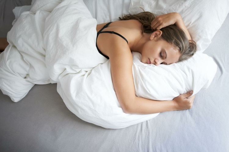 Mit BH schlafen oder nicht - Vorteile und Nachteile
