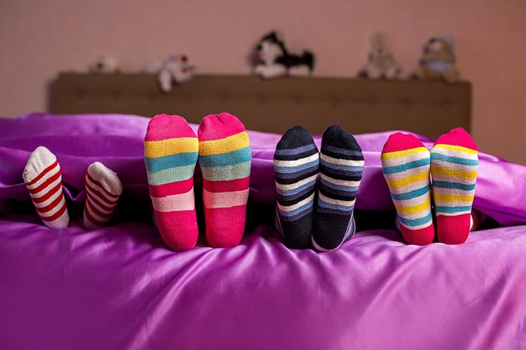 Mit Socken schlafen ungesund oder doch gut für uns