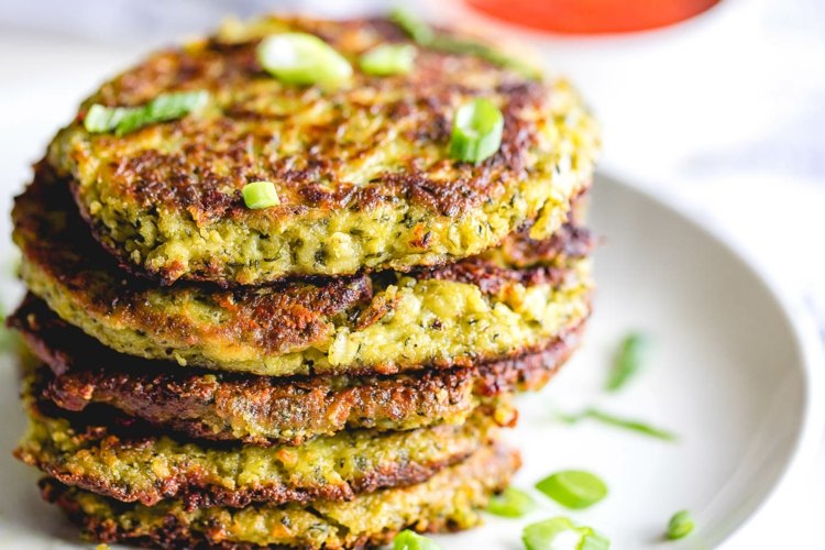 Quinoa Brokkoli Fritters Rezept vegan Frühstücksideen herzhaft