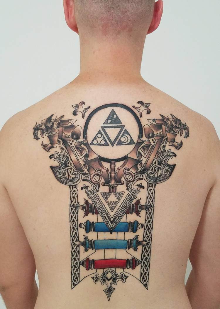 Rob Kelly Tattookünstler Rückentattoo für Männer Tattootrends