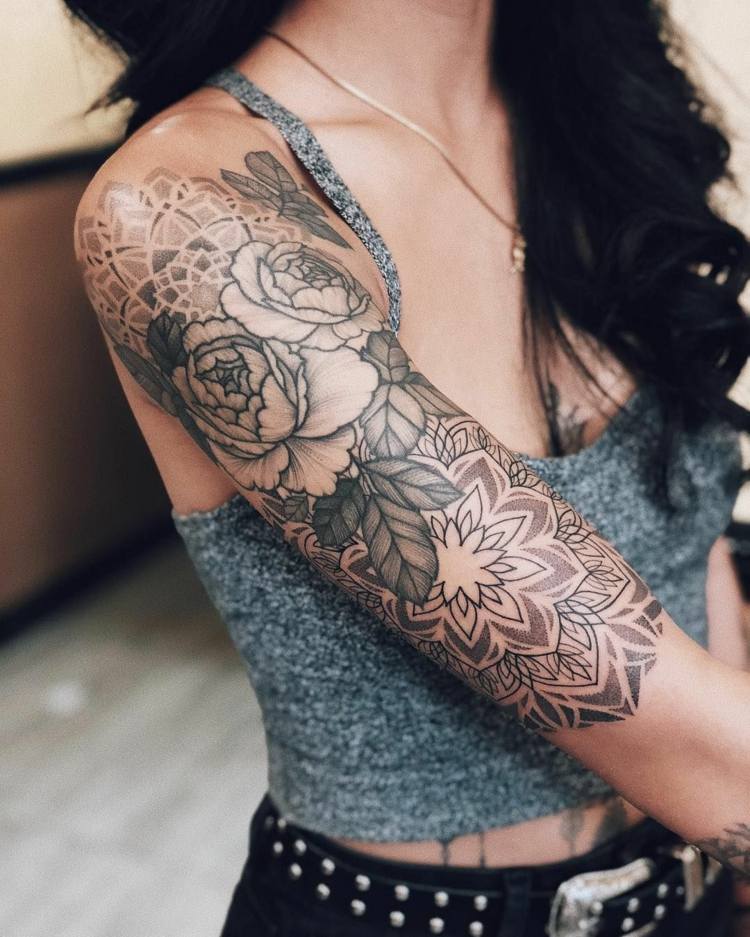 Sasha Masuik tattooist shoulder tattoo women