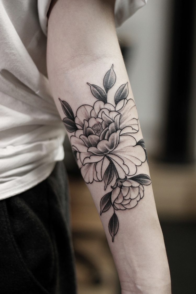 Schwarze Hand Tattoo Studio Berlin Arm-Tattoo Frauen