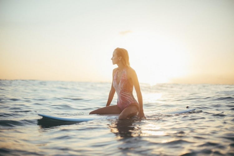 Sommer Outdoor Aktivitäten Surfen lernen