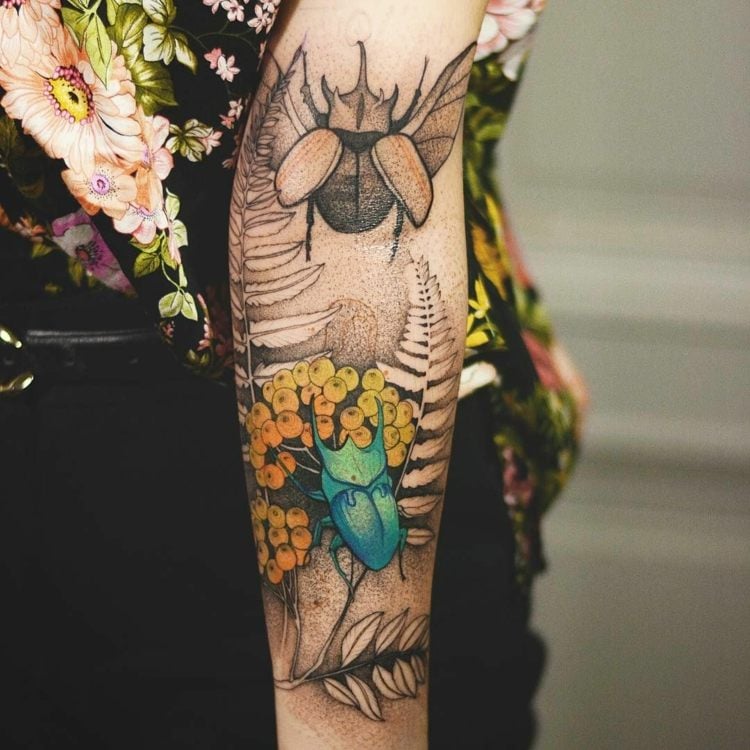 Tattoo gemischte Stile Ideen Unterarm Tätowierung Frau