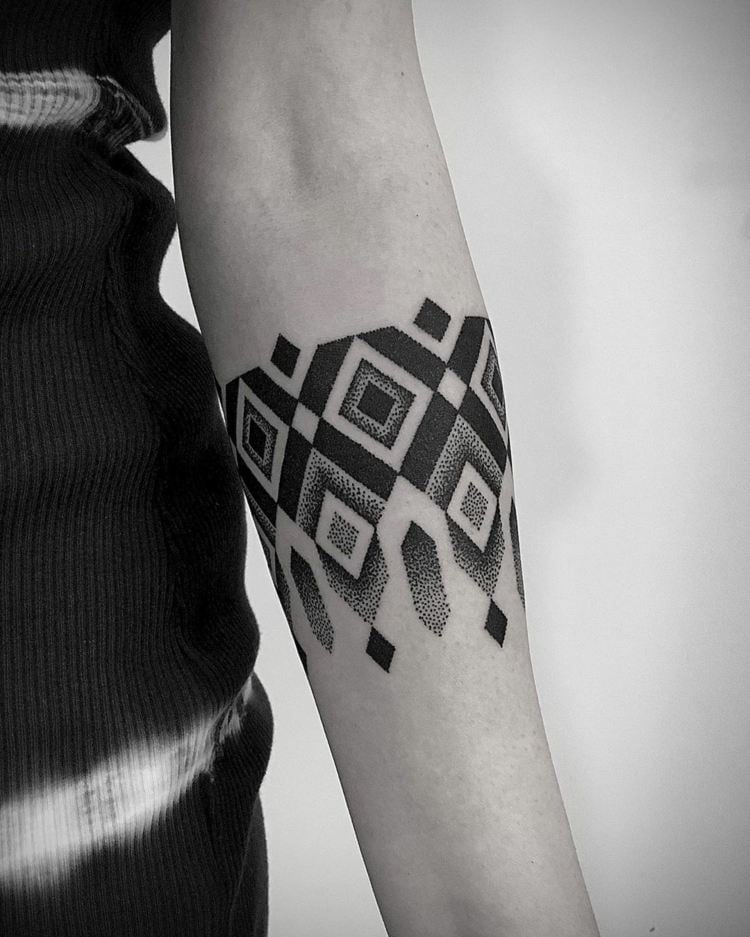 Toe Loop Tattoo Studio Berlin Unterarm-Tattoo Frauen Tattootrends 2020