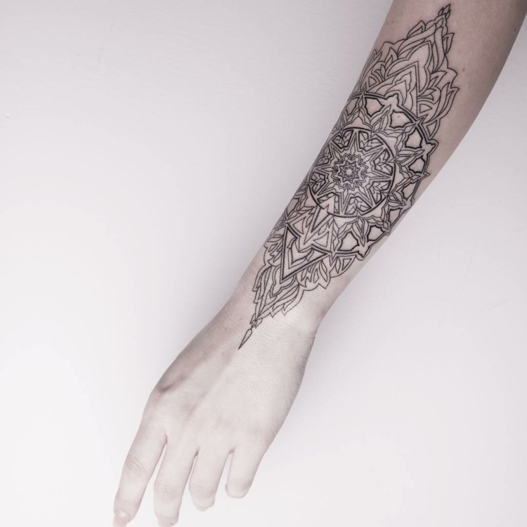 Vaders.DYE Tattoo Studio Hamburg Unterarm-Tattoo Frauen Tattootrends 2020