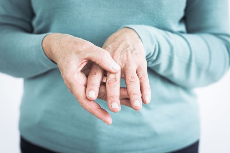 Warum ist Fingerknacken ungesund und welche Folgen hat es