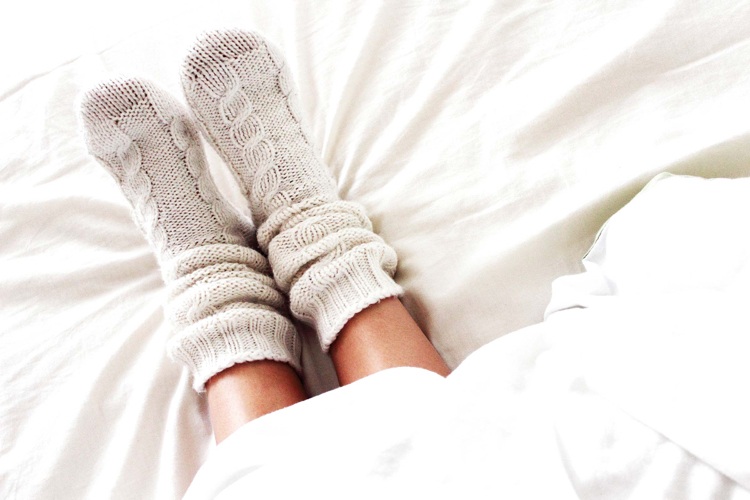 Warum soll man nicht mit Socken schlafen