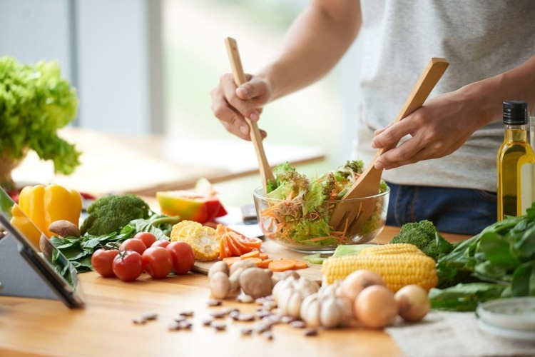 auf vegane ernährung umstellen Vorteilen proteinreiches Gemüse