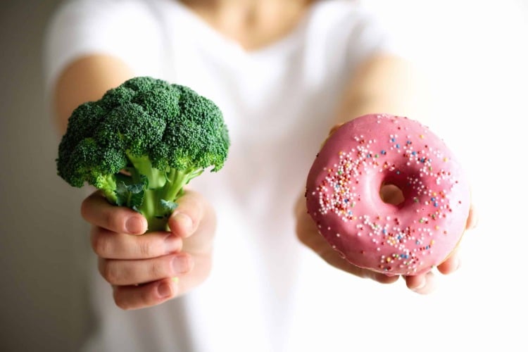 gesunde ernährung brokkoli gegen fast food donut diät bei gastroenteritis