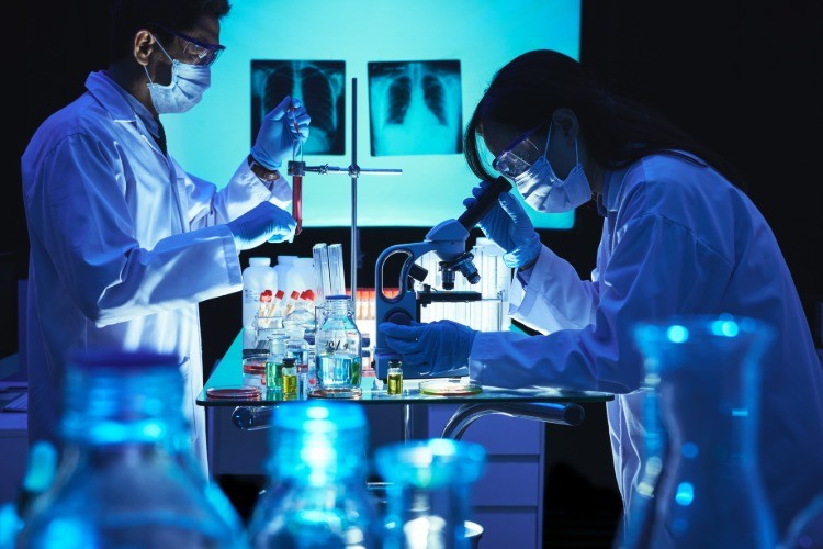 wissenschaftler entwickeln impfungen im labor