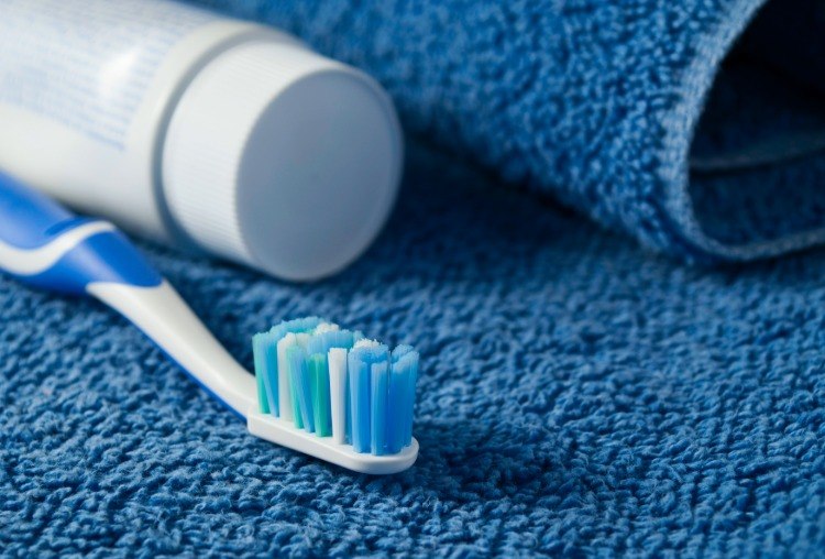 zahbürste zahnpasta zahngesundheit pflegen fluorid nebenwirkungen fluorose
