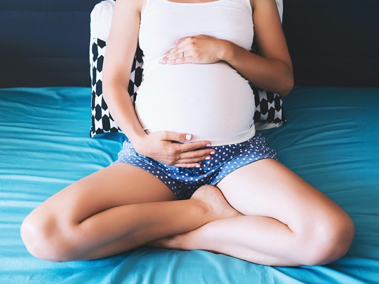 Auf dem Bauch schlafen in der Schwangerschaft - Erlaubt oder verboten