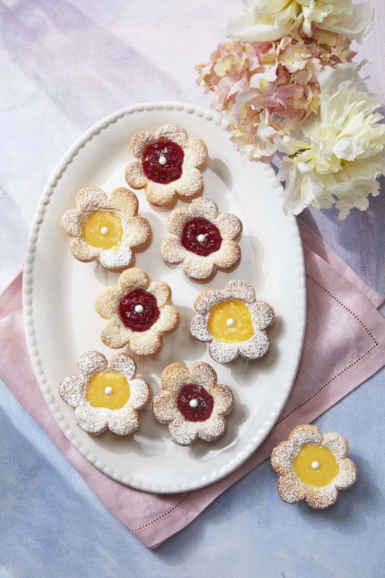Baking for Easter with children Flower cookies with fruits