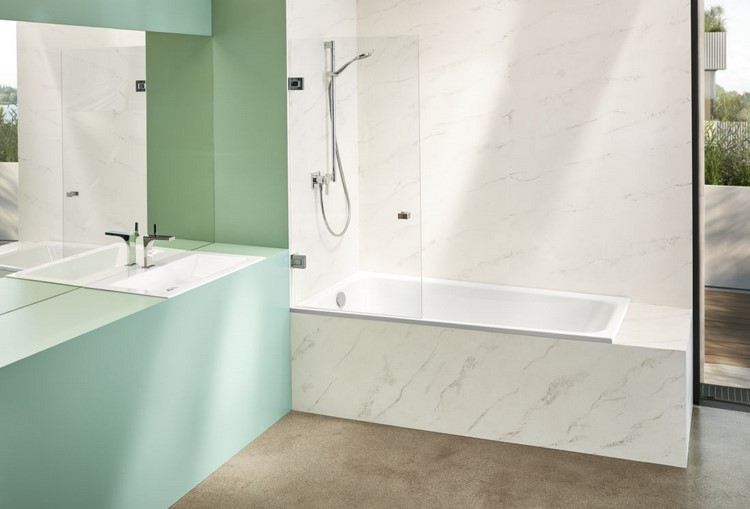 Badezimmer minimalistisch gestalten in weiss und minze Oase der Ruhe ohne Chaos