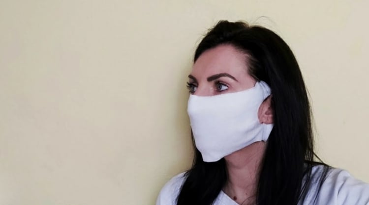 Feuchttücher für eine Einweg-Schutzmaske gegen Viren herstellen