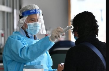 Gesicht Schutzvisier trägt Medizinpersonal gegen Corona
