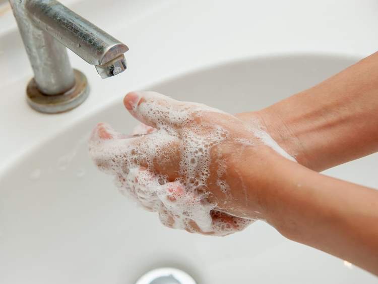 Hände waschen Coronavirus Schutzmaßnahmen