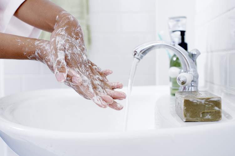 Hände waschen wie lange Händedesinfektionsmittel effektiv gegen Coronavirus