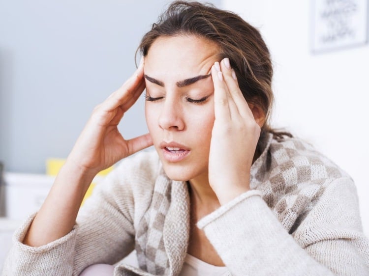 Kopfschmerzen mit Schmerzmittel unterdrücken, aber ohne Alkoholkonsum