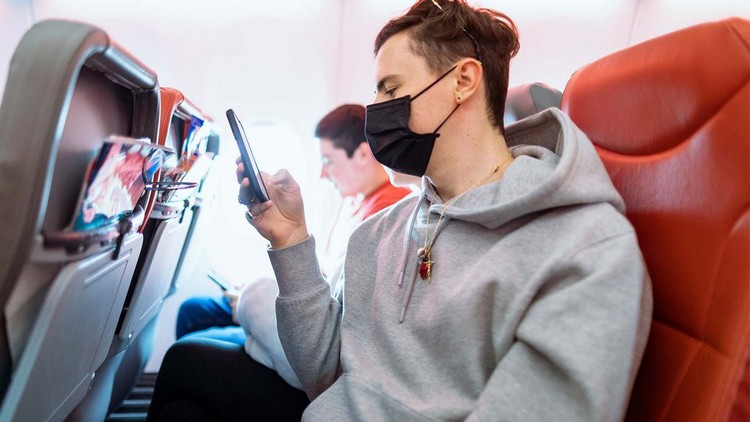 Mundschutz Maske im Flugzeug tragen bietet Atemschutzmaske wirklich Schutz