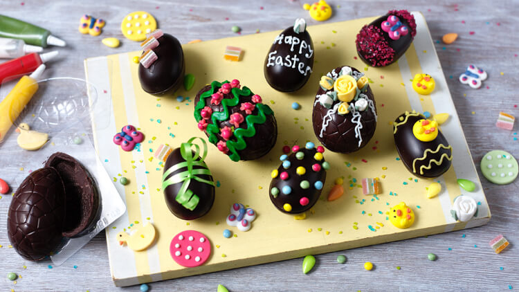 Ostergeschenke Ideen für erwachsene Kinder Schoko Eier dekorieren