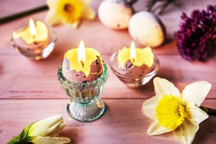 Ostern Dekoideen schnell und einfach Kerzen aus Eierschalen selber machen