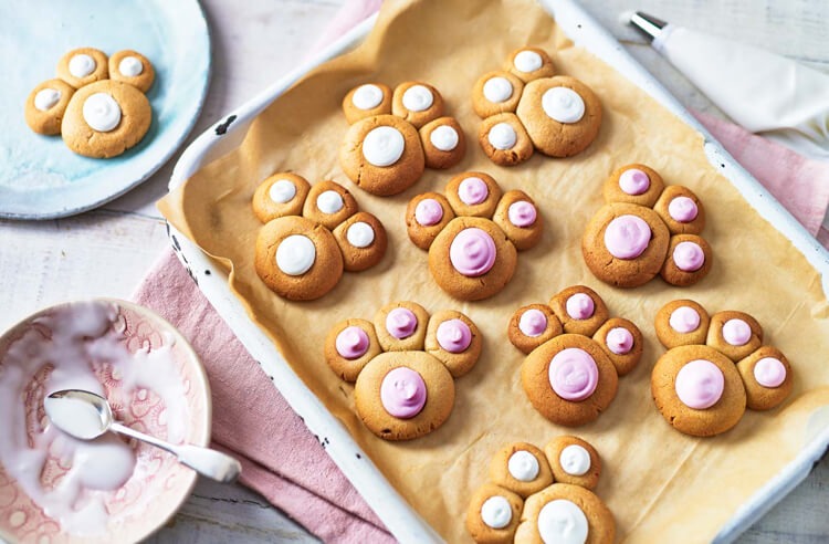 Ostern backen mit Kindern Ideen für Kekse selber zubereiten