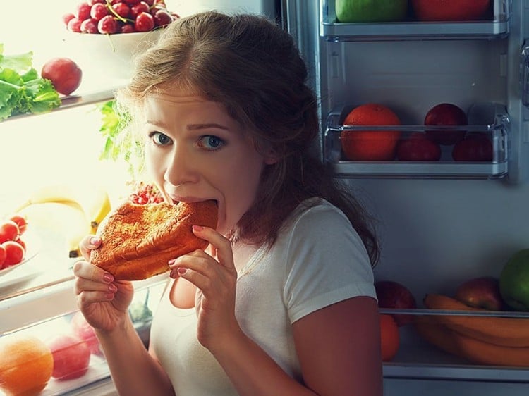 Spätes Abendessen und größere Snack stören den Fettstoffwechsel und den Biorhythmus des Körpers
