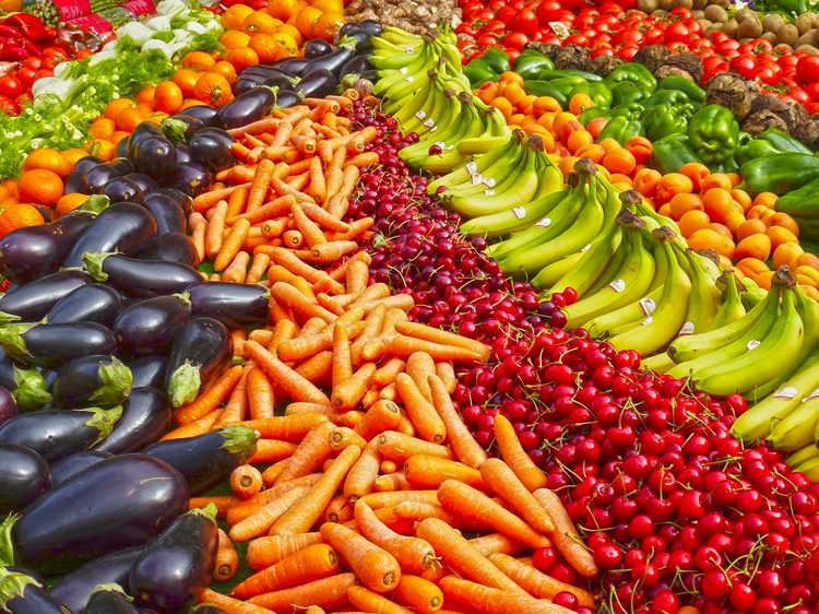 Vitamine und Nährstoffe für schöne Haare durch die Nahrung aufnehmen