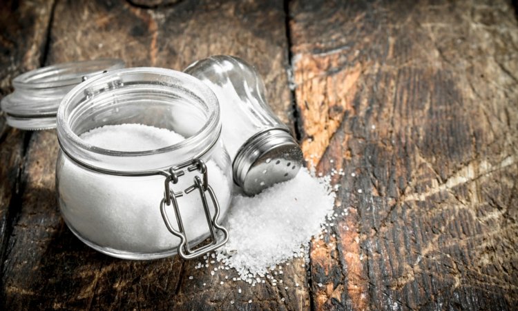 Zu viel Salz im Körper Symptome Bluthochdruck Ursachen Behandlung Gesunde Ernährung Tipps