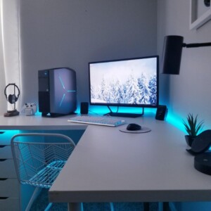 blaue led beleuchtung computertisch stilvoll einrichten ambiente schaffen
