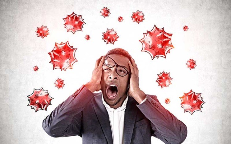 gestresster mann gerät in panik aufgrund von coronavirus quarantäne